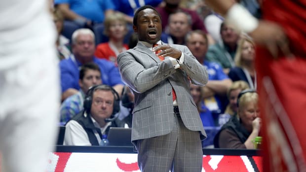 avery-johnson-alabama-1300-sec-bubble-watch.jpg